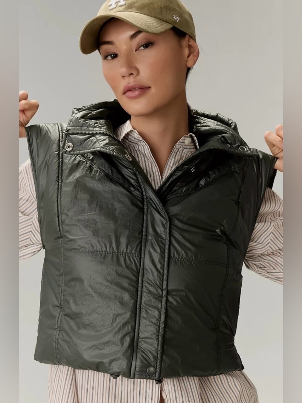 Daily Ritual Quilted Hooded Vest in Metallic Green, Sz S